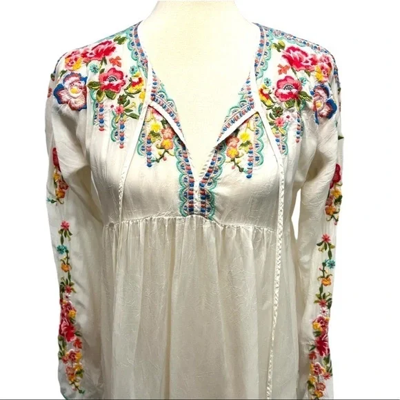Johnny Was White Embroidered Floral Boho Peasant Top - Picture 2 of 10